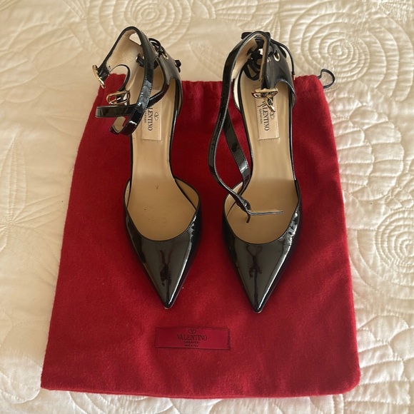 Valentino - Picture 1 of 7